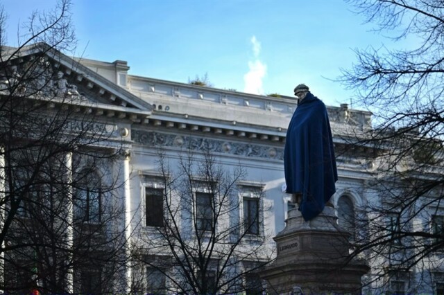 Photo of Неделя в фотографиях: День святого Валентина, апельсиновые бои и блинные гонки (14 фото)