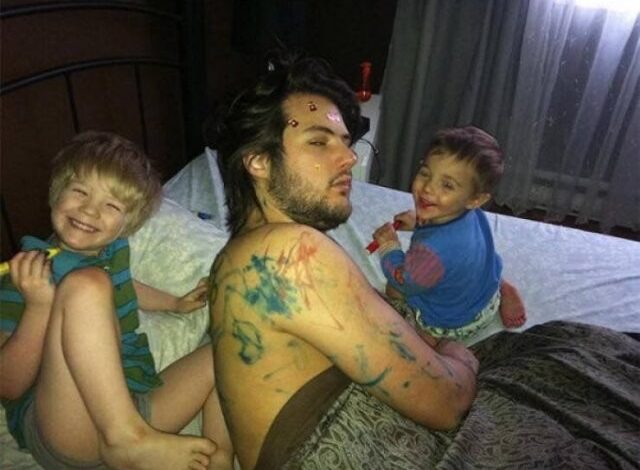 Photo of С детьми не соскучишься: родительские будни в прикольных картинках (21 фото)